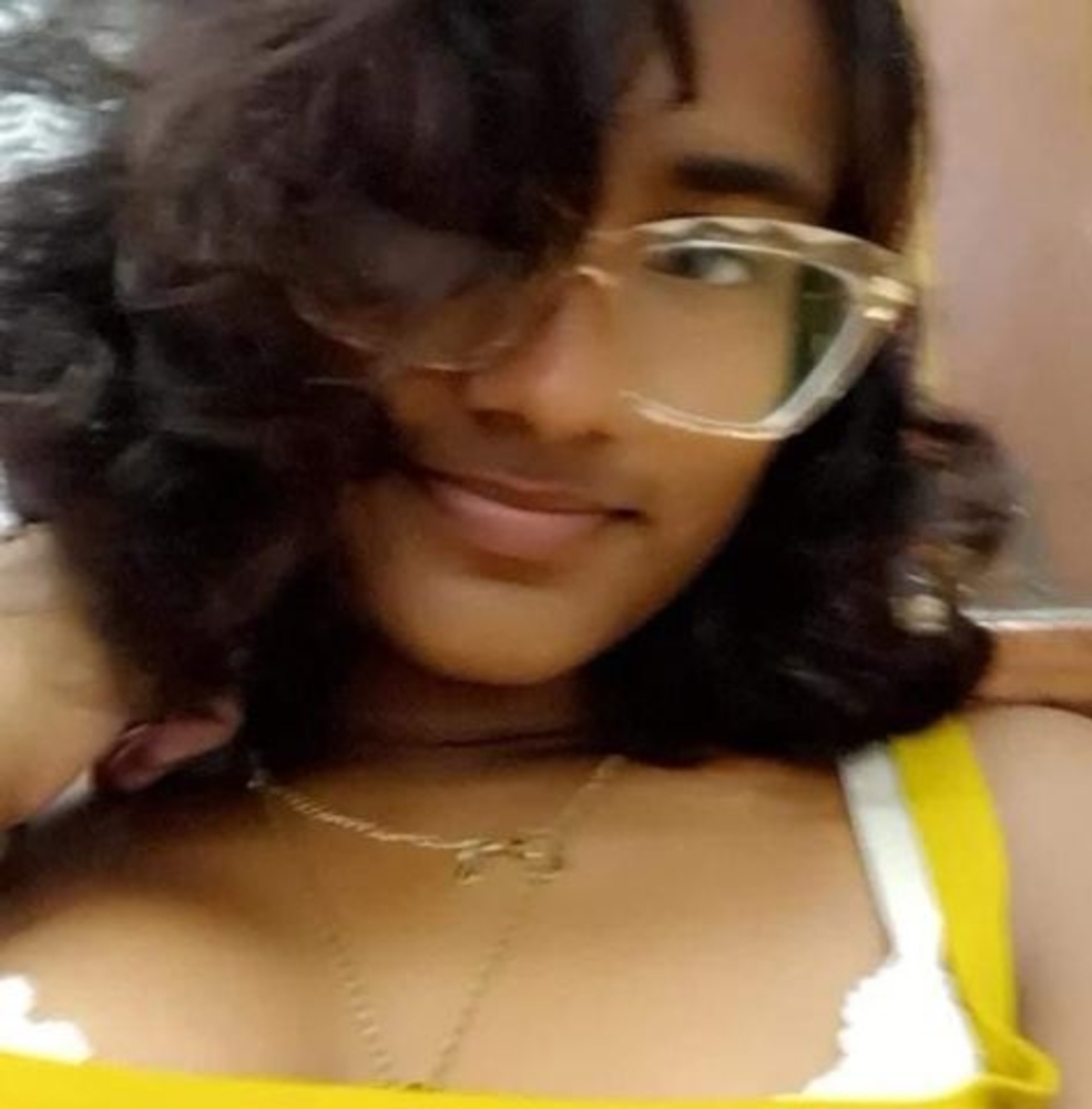 Meet your Posher, Adina
